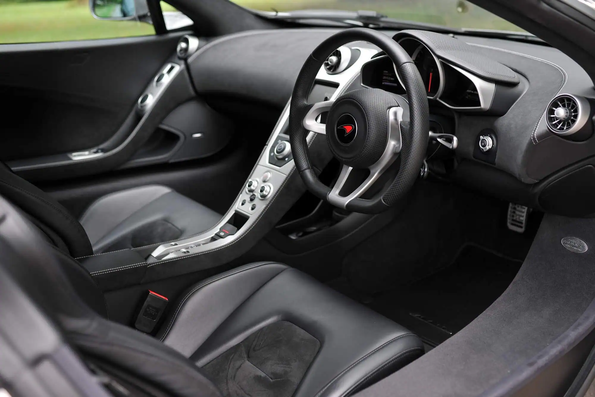 mclaren_interior | XtremeX